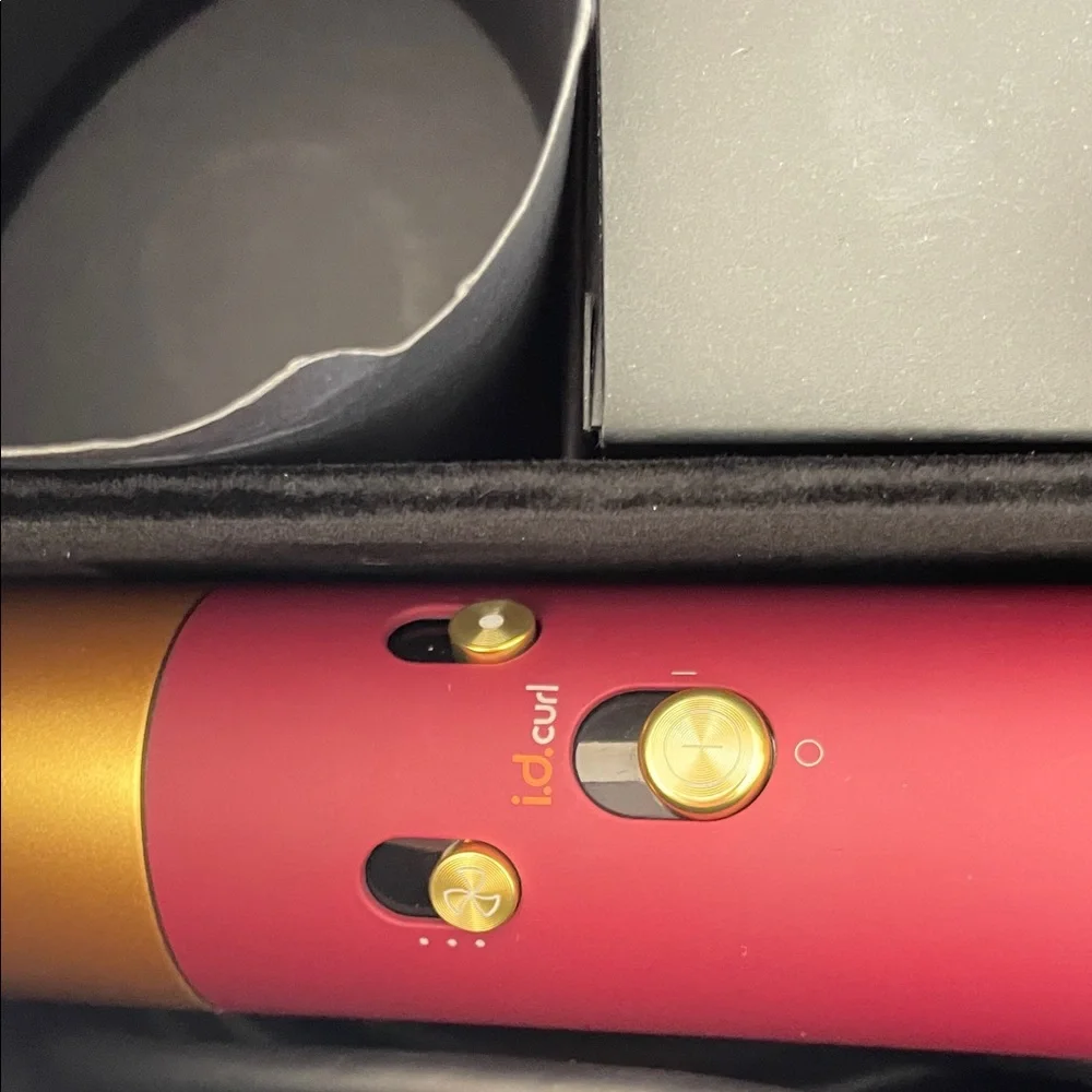 Dyson Airwrap i.d. Styler in Red and Gold. Straight+wavy.